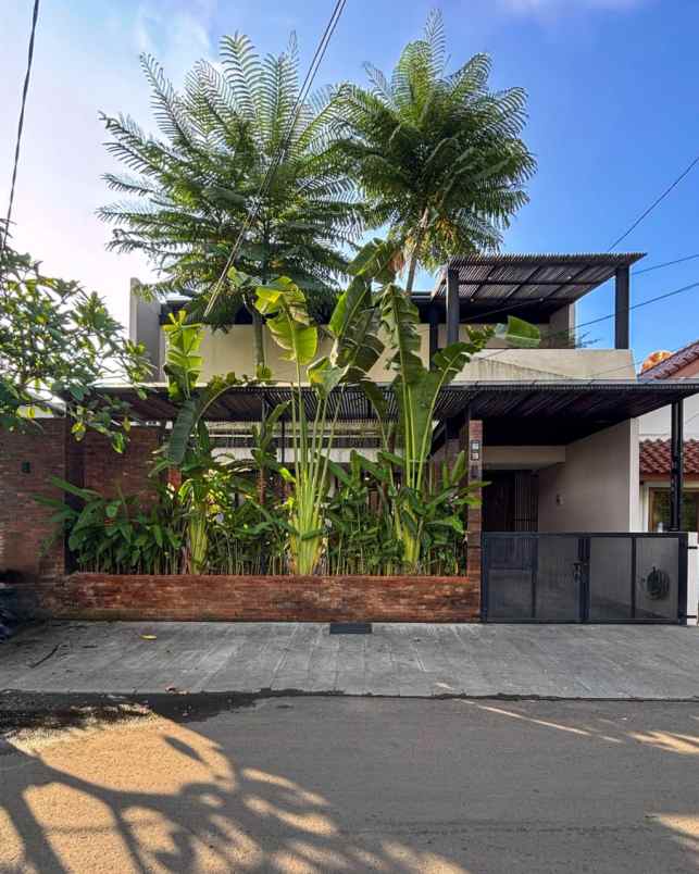 rumah modern tropical dalam komplek di bintaro jaksel