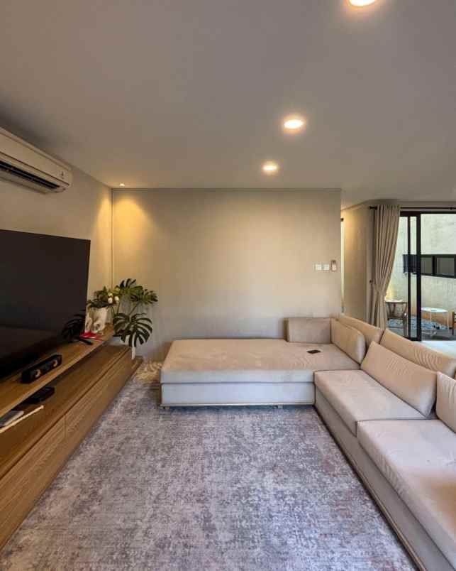 rumah modern tropical dalam komplek di bintaro jaksel