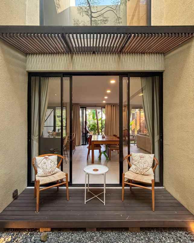 rumah modern tropical dalam komplek di bintaro jaksel