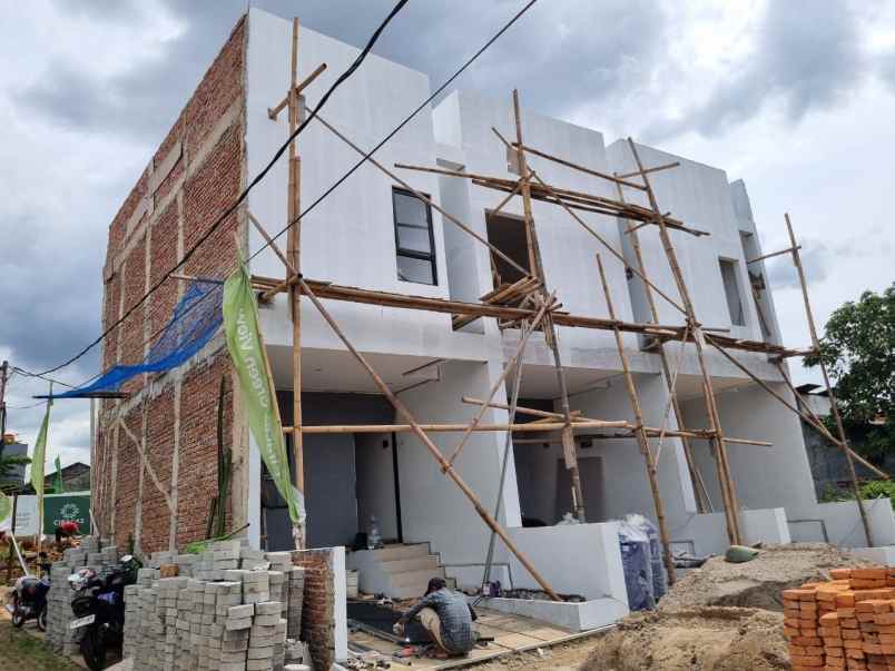 rumah murah cuma 5 menit ke stasiun lrt ciracas jaktim