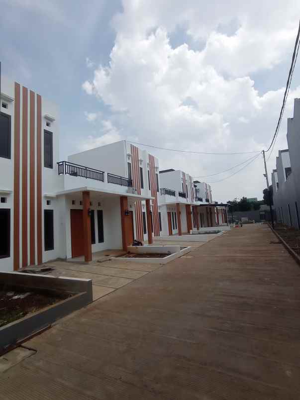 rumah murah siap huni 2 lantai lokasi strategis