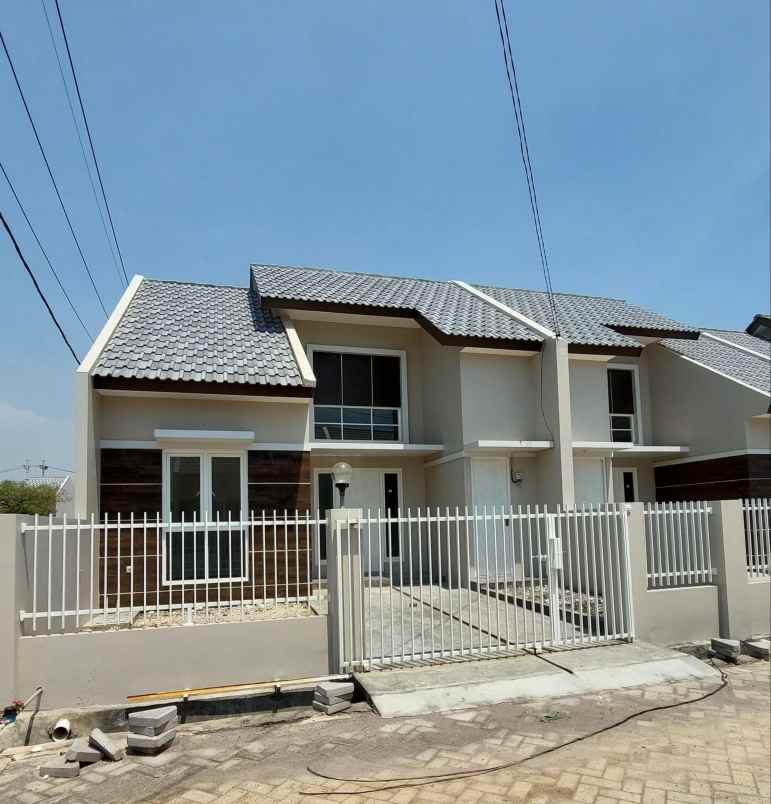 rumah murah strategis dp nol cuma 2 menit ke surabaya