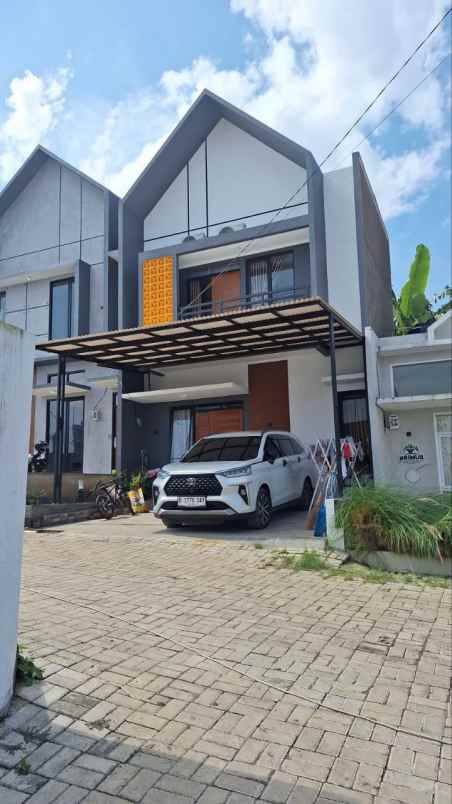 rumah nuansa villa dekat kota baru parahyangan bandung