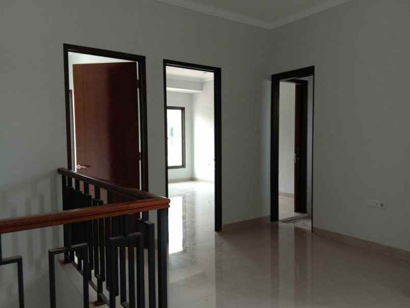 rumah pisangan ciputat