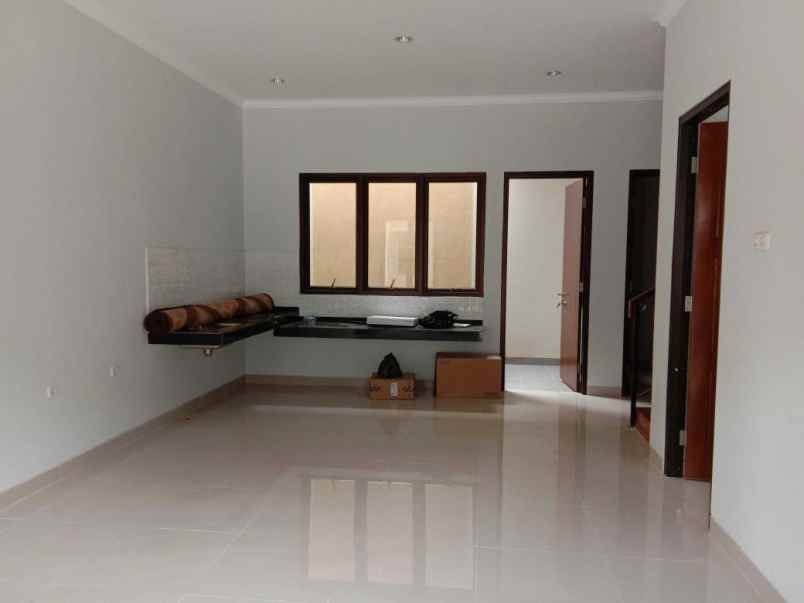 rumah pisangan ciputat