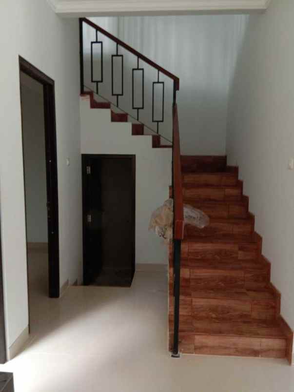 rumah pisangan ciputat