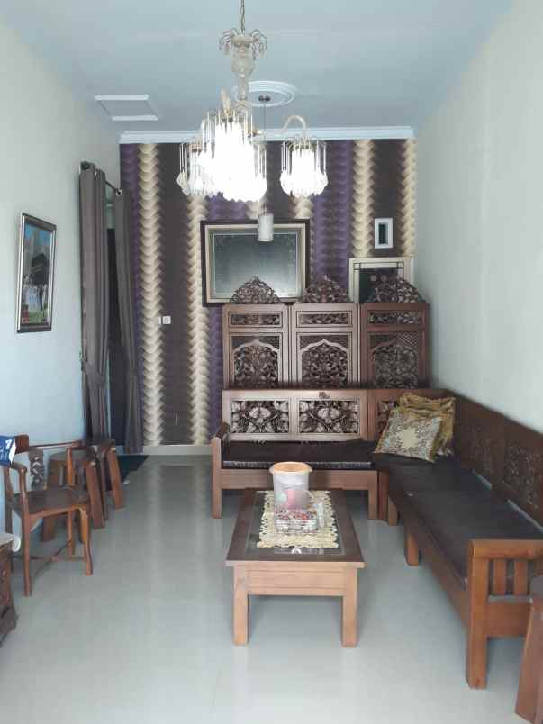 rumah pojok di jl basuki rahmad