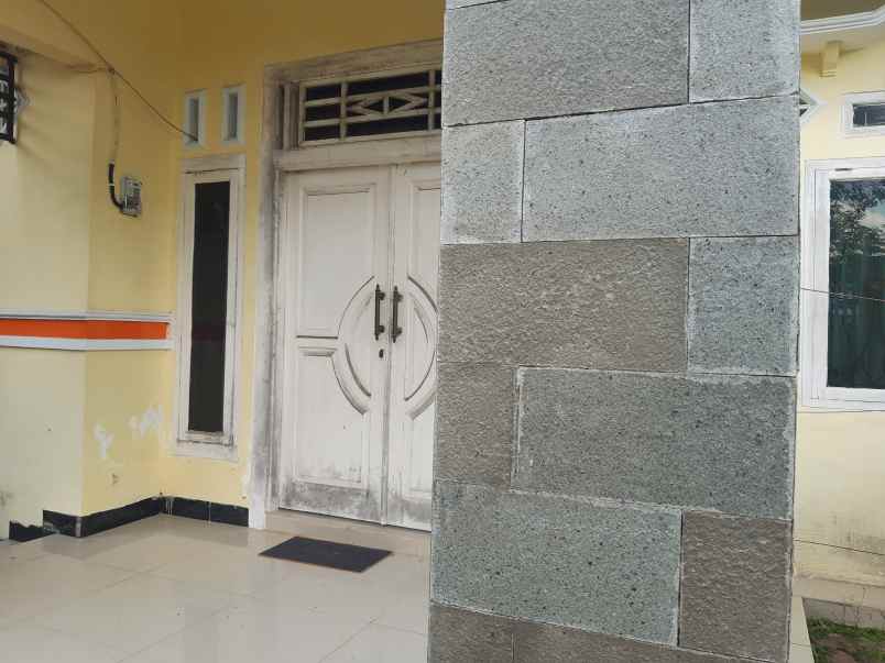 rumah pojok di jl basuki rahmad