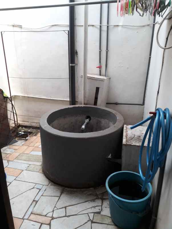 rumah pojok di jl basuki rahmad