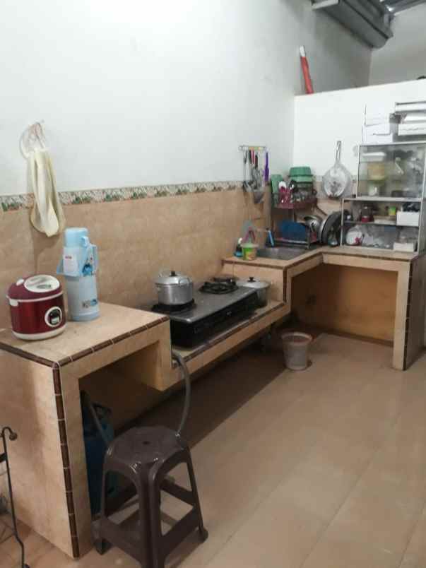 rumah pojok di jl basuki rahmad