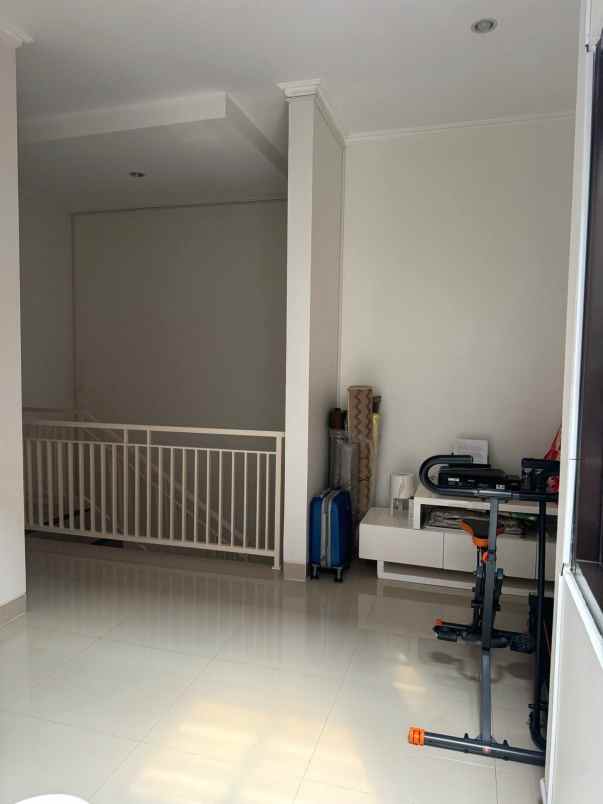 rumah second dalam cluster di jatibening baru bekasi