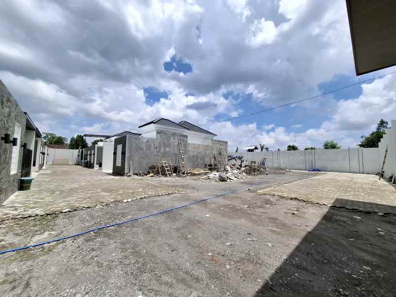rumah siap huni dalam cluster one gate di kalasan