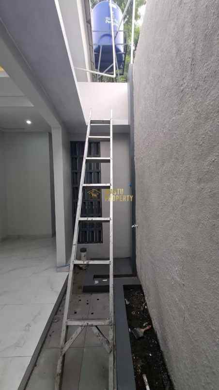 rumah siap huni desain modern 10 menit ke kampus upn