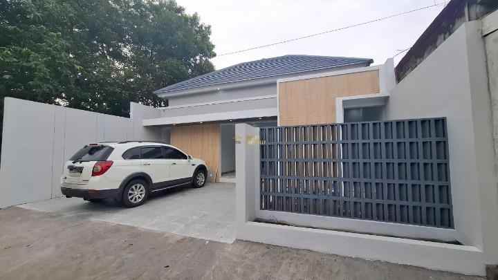 rumah siap huni desain modern 10 menit ke kampus upn