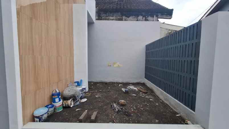 rumah siap huni desain modern 10 menit ke kampus upn