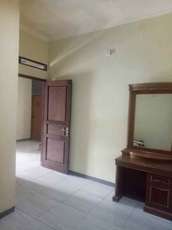 rumah startegis jalan 2 mobil dekat grand depok city