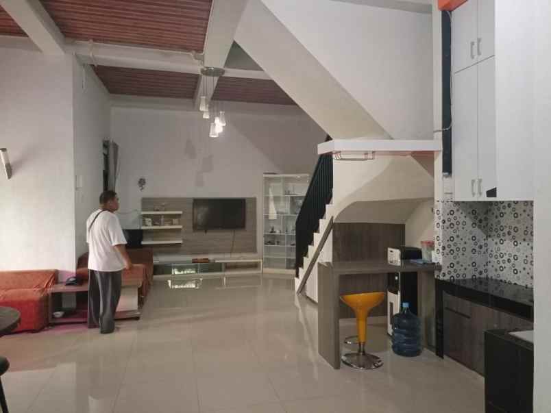 rumah strategis dalam komplek cilodong depok