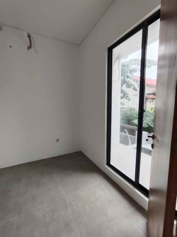 rumah strategis di dekat tol kukusan depok