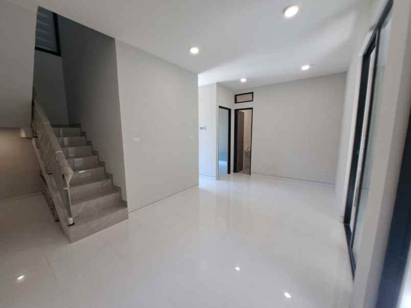 rumah timur di florence pakuwon city new minimalis