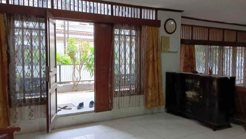 rumah tinggal jalan mandala tomang jakarta