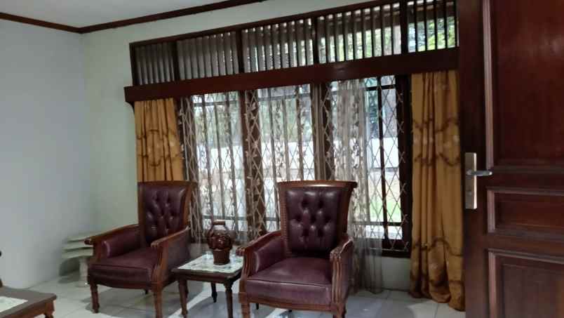 rumah tinggal jalan mandala tomang jakarta