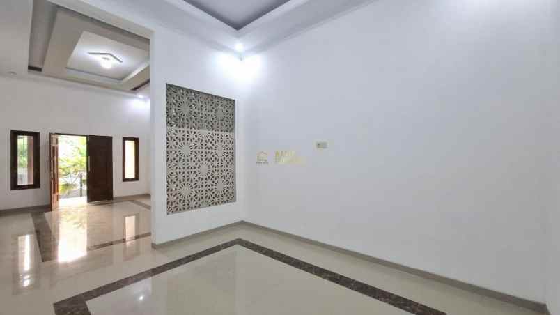 rumah tipe besar dan luas dekat transmart maguwo