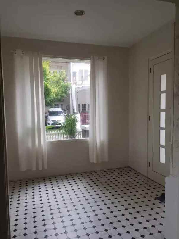 rumah vila valensia pakuwon