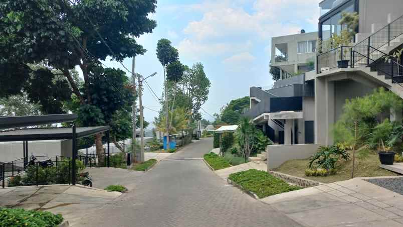 rumah villa di kawasan dago atas ada swimpool
