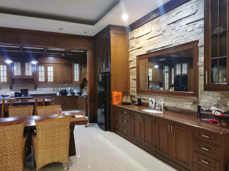 rumah villa permata gading