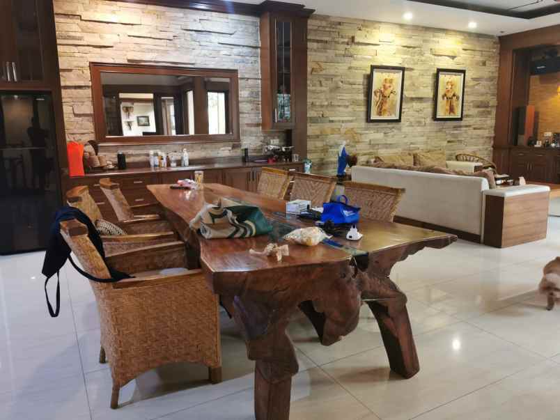 rumah villa permata gading