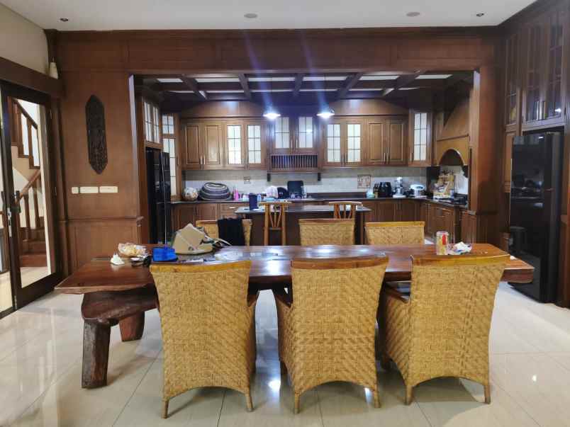 rumah villa permata gading