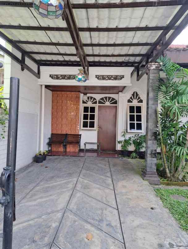 rumah wisma permai tengah strategis