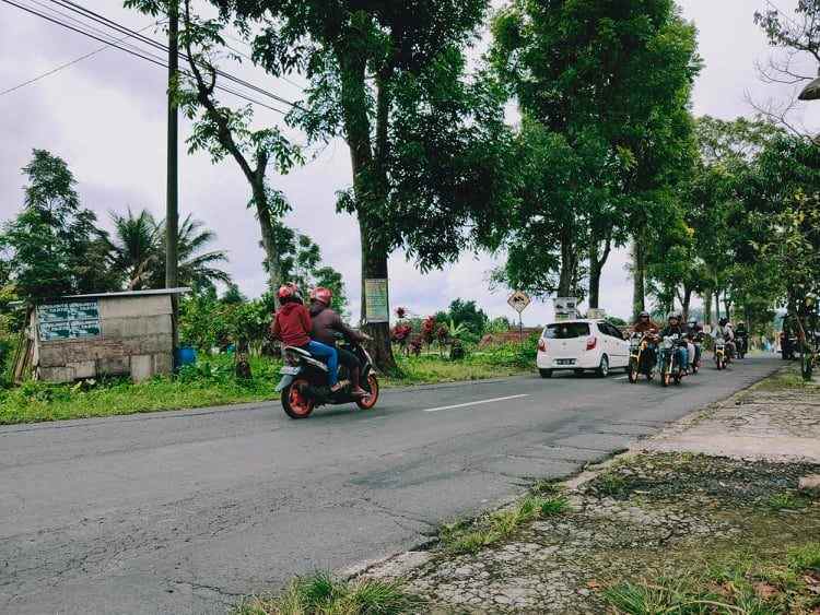 tanah tepi jl raya kemuning