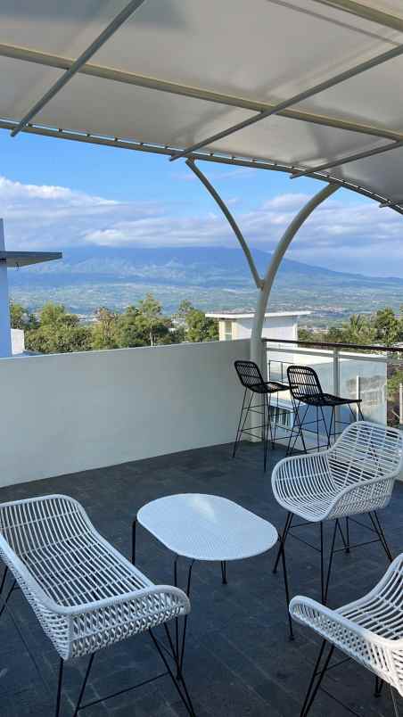 villa atas wisata bns kota batu