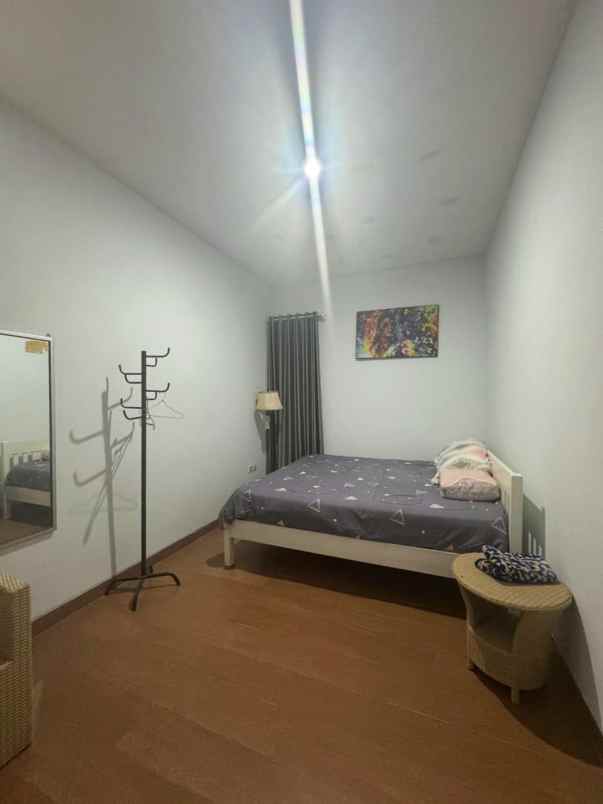 villa minimalis lokasi temas kota batu