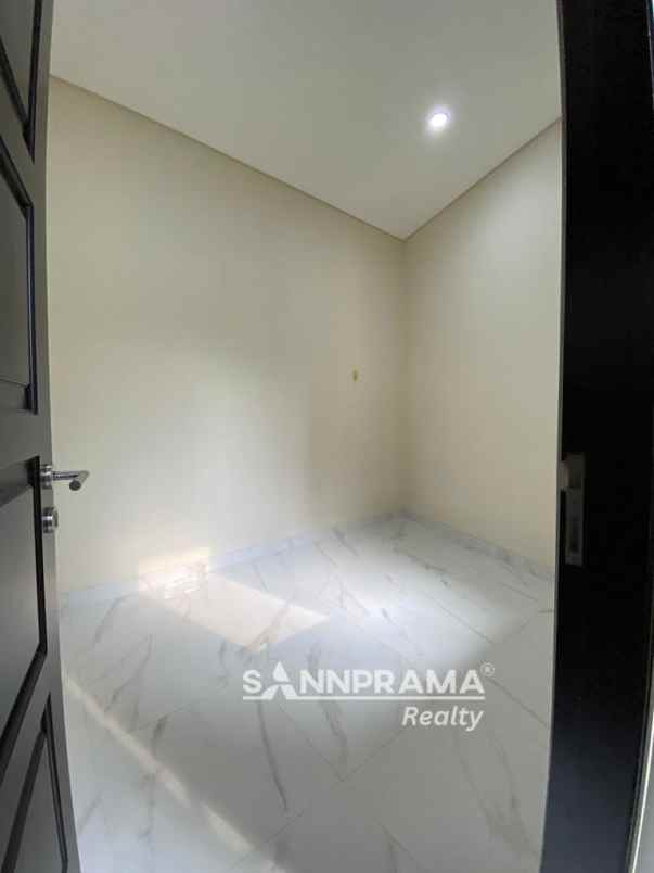 2 lantai 2 carport dalam cluster dekat tol limo rn