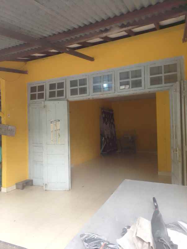 di sewakan ruang usaha pinggir jalan