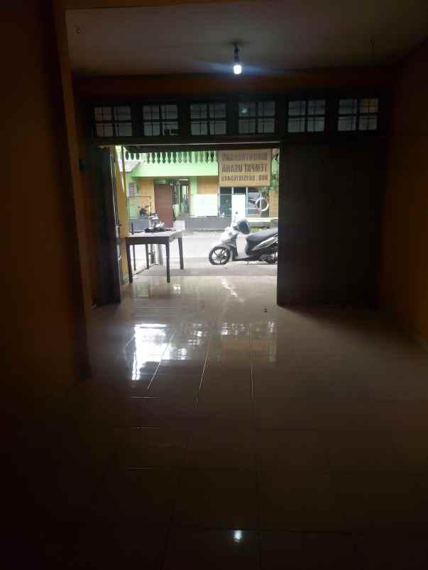 di sewakan ruang usaha pinggir jalan