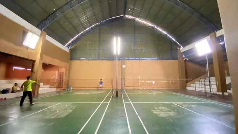 dijual gor futsal badminton di madiun