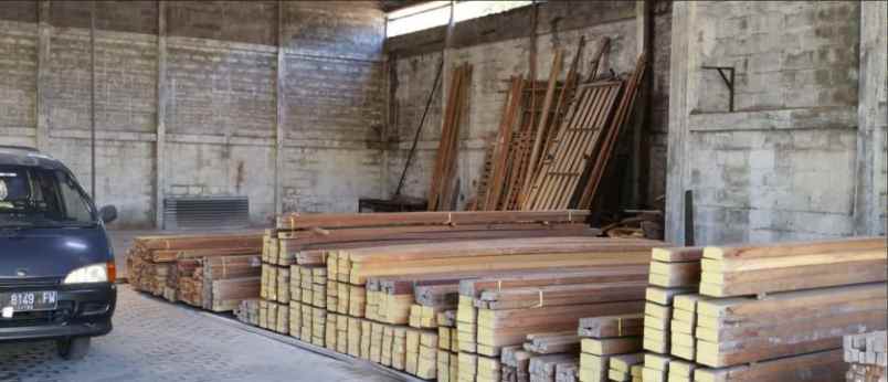 dijual gudang ex kayu siap huni baratajaya