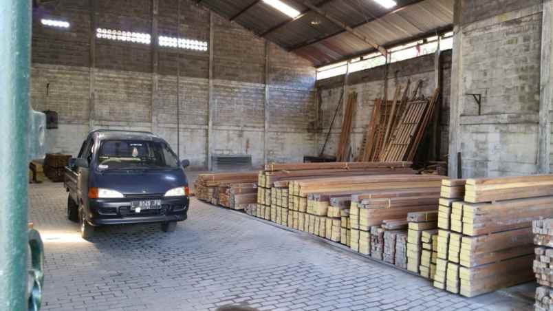 dijual gudang ex kayu siap huni baratajaya