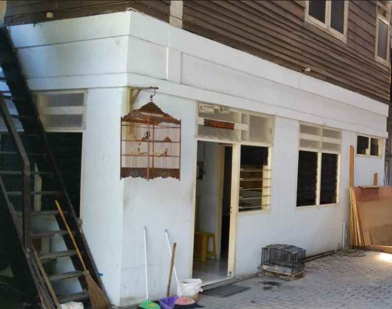 dijual gudang ex kayu siap huni baratajaya