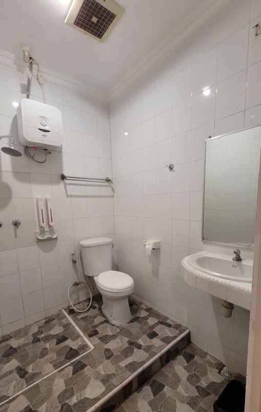 dijual hotel caturtunggal kec depok