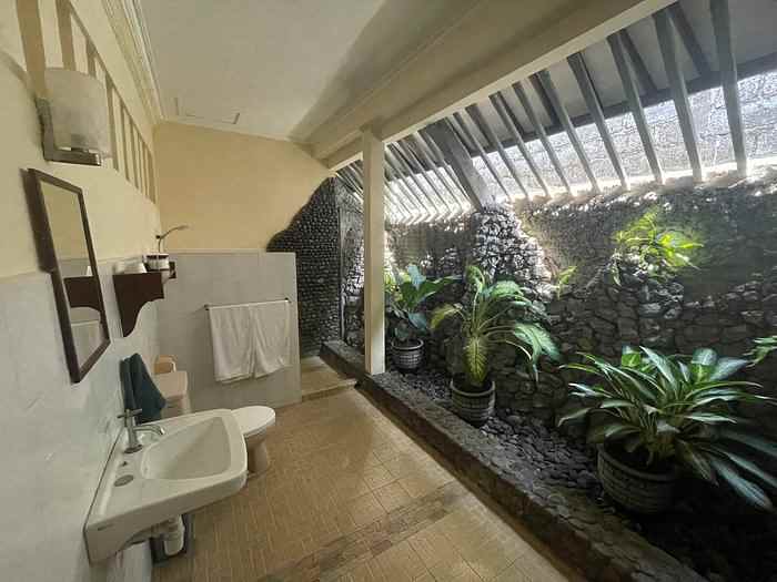dijual hotel jalan camplung tanduk