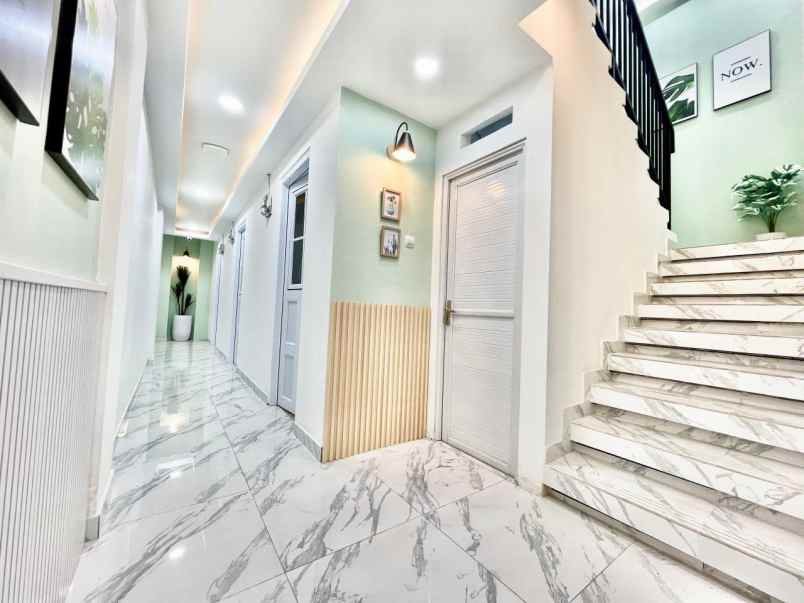 dijual kost tomang utara