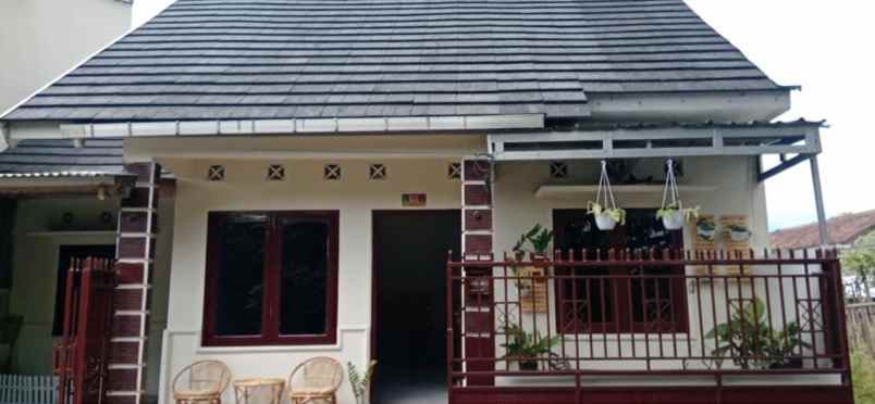 dijual murah rumah semi furnish di wedomartani