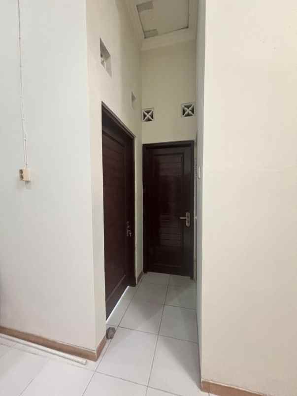 dijual murah rumah semi furnish di wedomartani