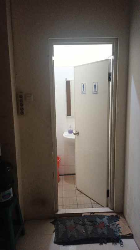 dijual ruko gudang kantor jalan raya ngagel