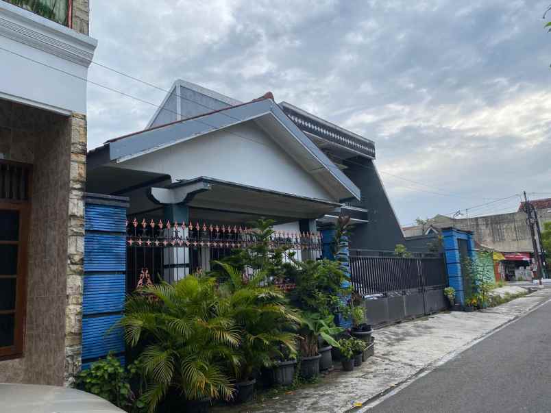 dijual rumah 2 lantai di solo