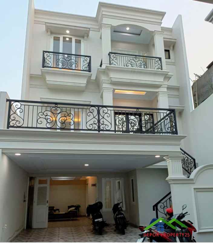 dijual rumah 3 lantai siap huni di jagakarsa